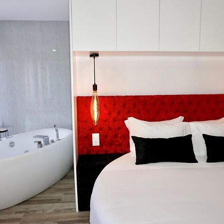 Lux'Otel City Lodge 巴塞卢什 外观 照片