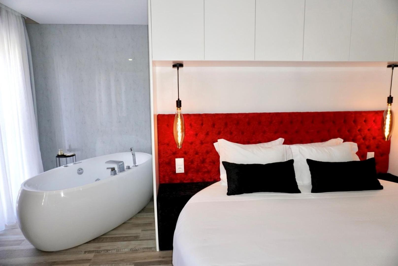 Lux'Otel City Lodge 巴塞卢什 外观 照片
