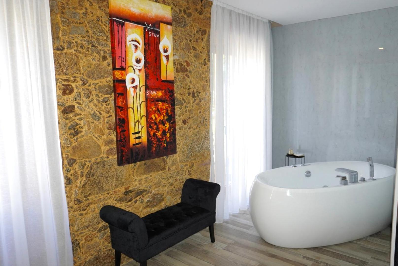 Lux'Otel City Lodge 巴塞卢什 外观 照片