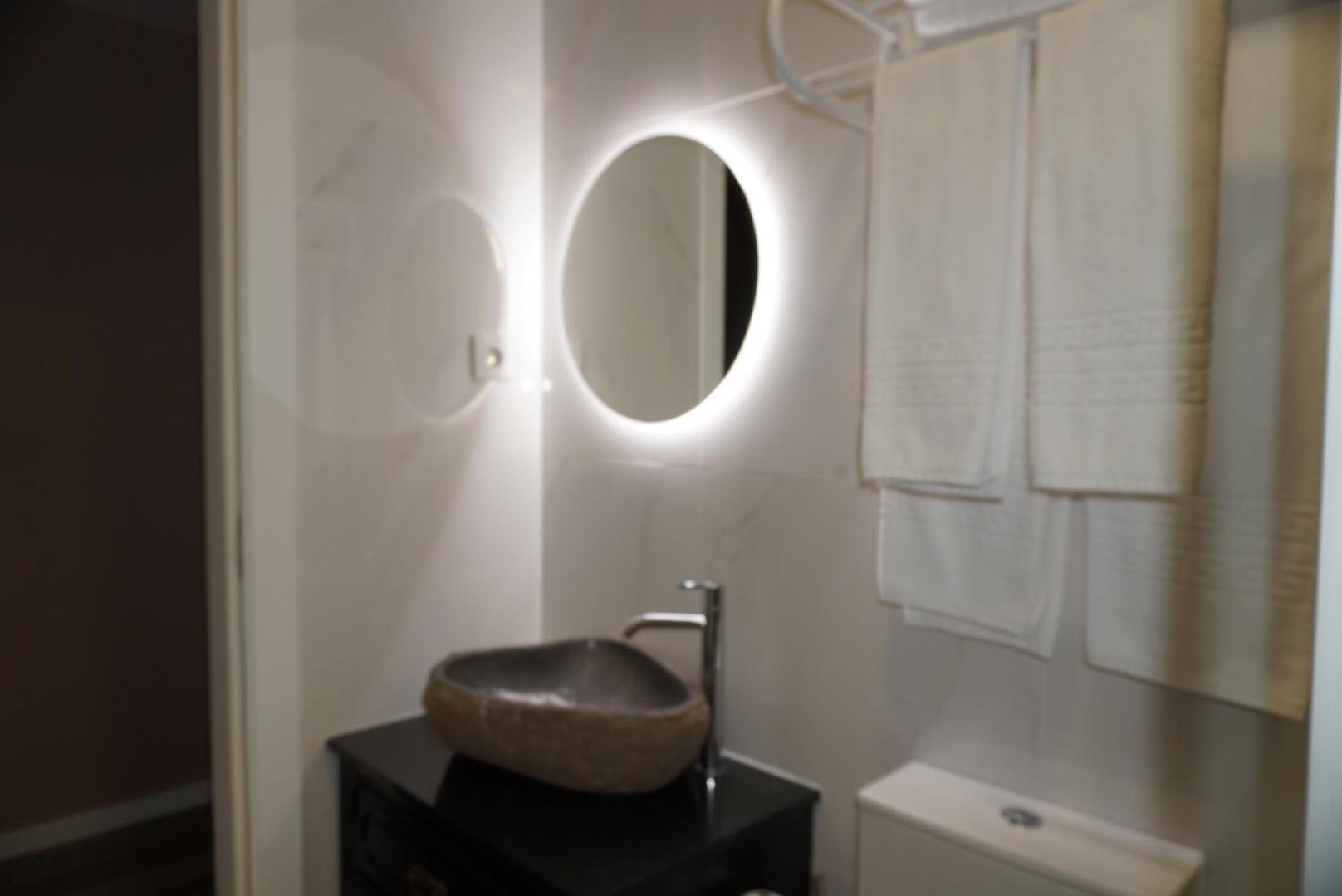 Lux'Otel City Lodge 巴塞卢什 外观 照片