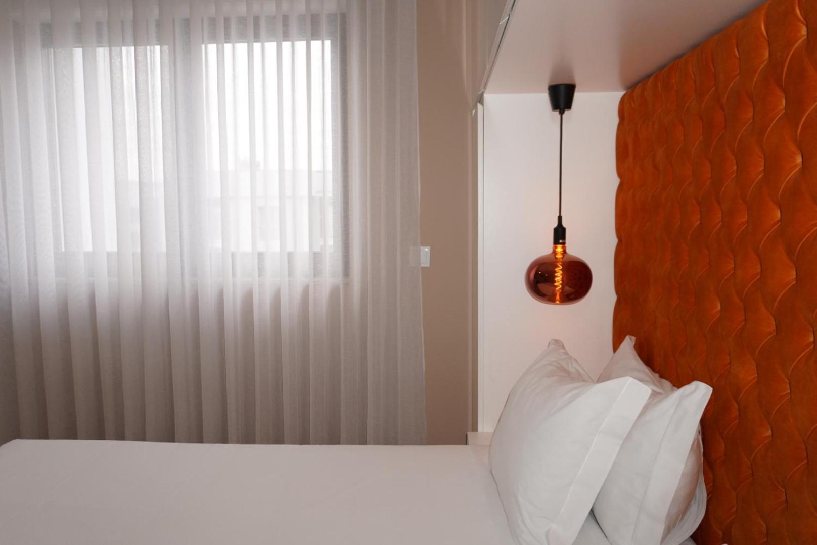 Lux'Otel City Lodge 巴塞卢什 外观 照片