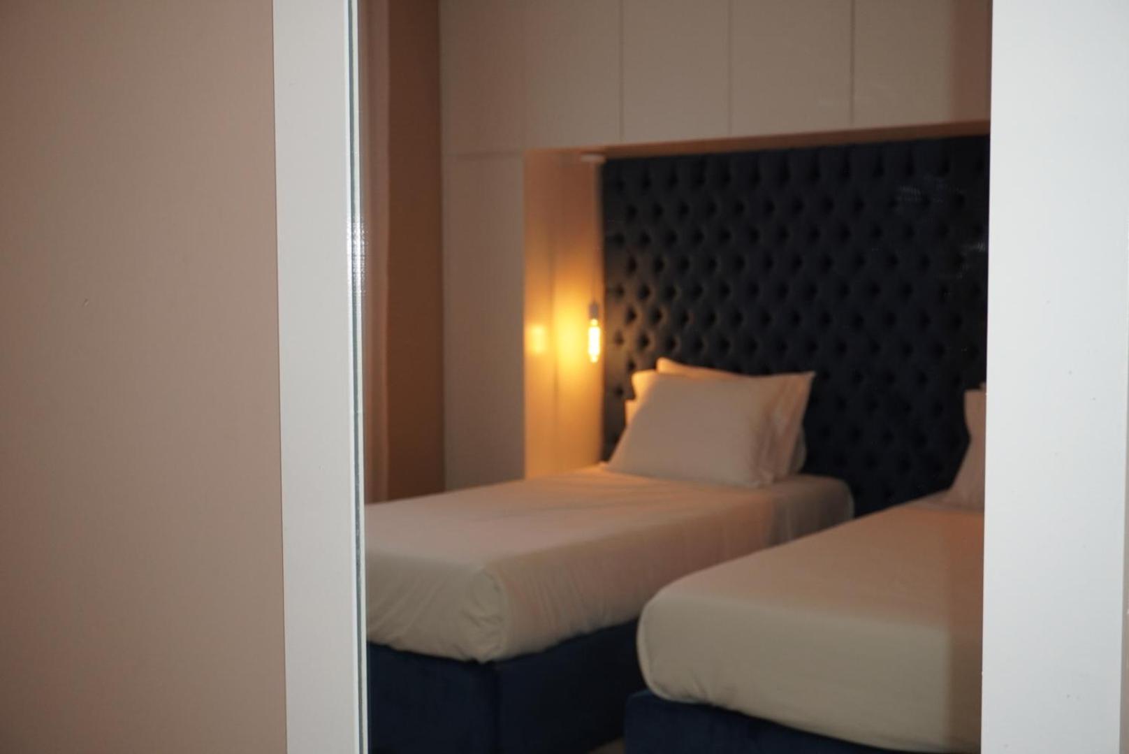 Lux'Otel City Lodge 巴塞卢什 外观 照片