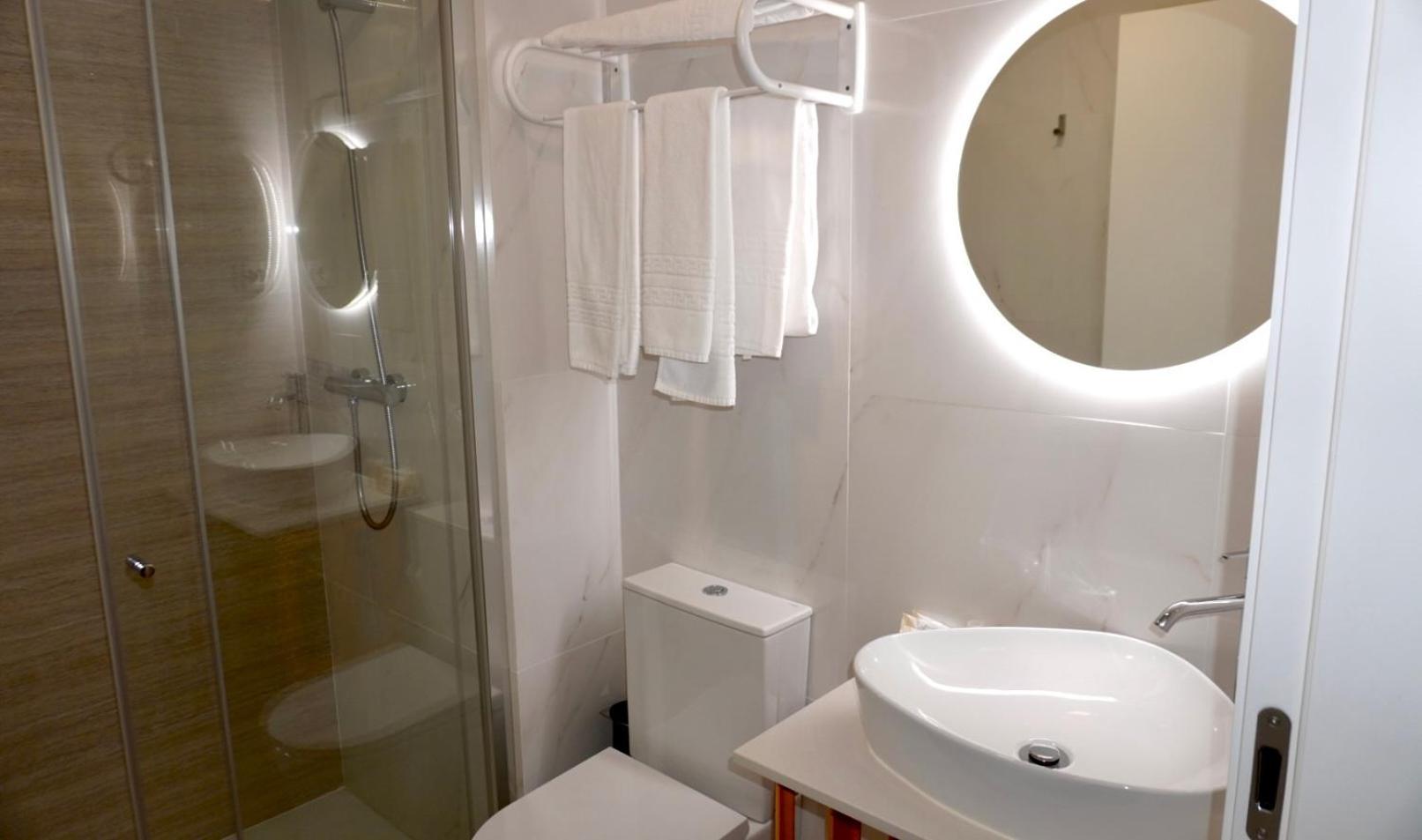 Lux'Otel City Lodge 巴塞卢什 外观 照片