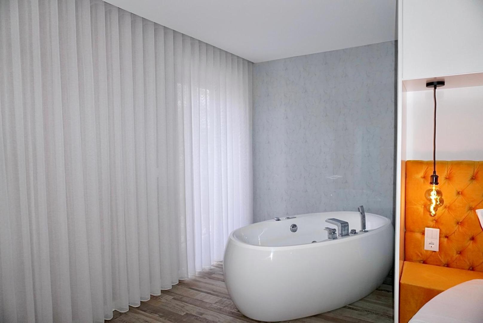 Lux'Otel City Lodge 巴塞卢什 外观 照片