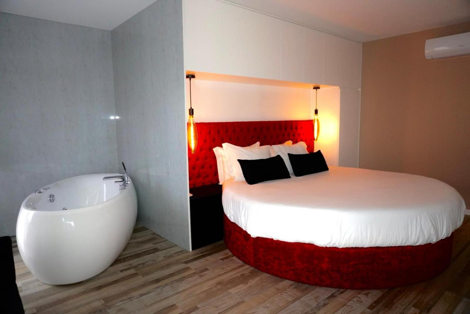 Lux'Otel City Lodge 巴塞卢什 外观 照片