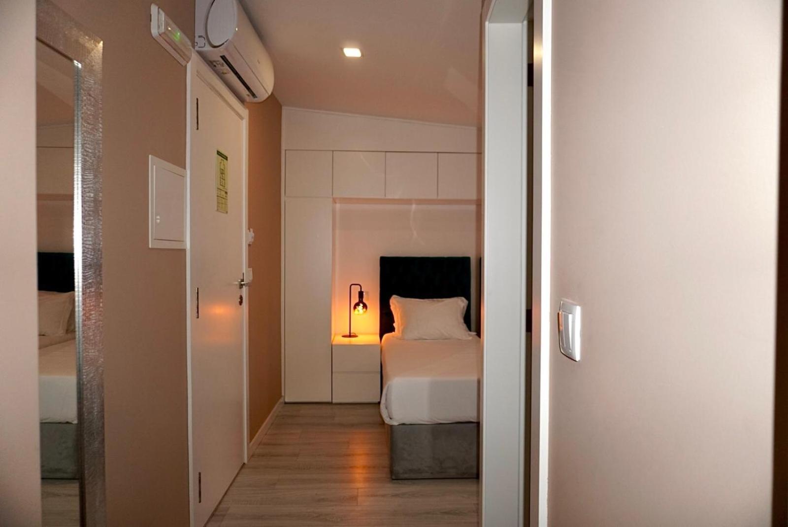Lux'Otel City Lodge 巴塞卢什 外观 照片